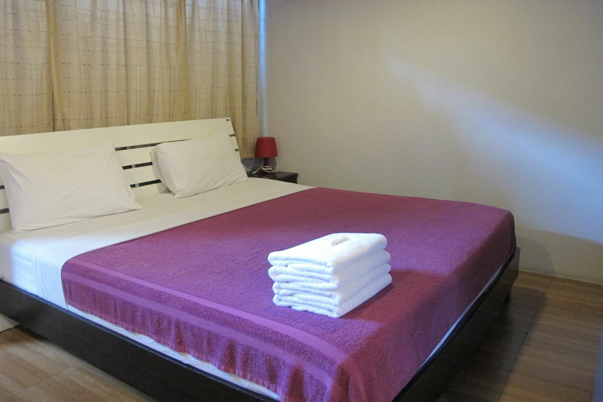 Samchai Hotel Сі-Рача Екстер'єр фото