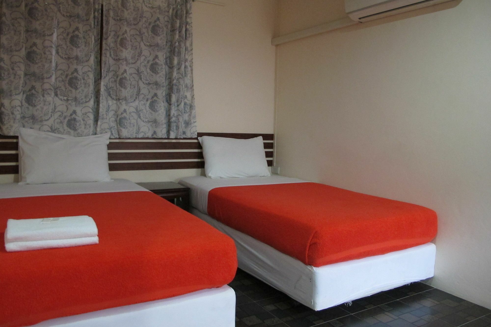 Samchai Hotel Сі-Рача Екстер'єр фото
